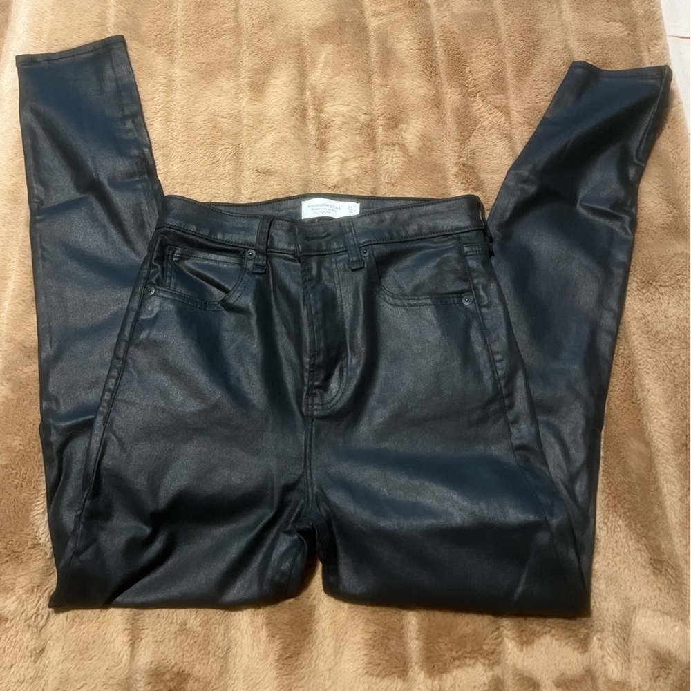 Abercrombie & Fitch Super Skinny High Rise Leather-look skinny jeans - Picture 4 of 5